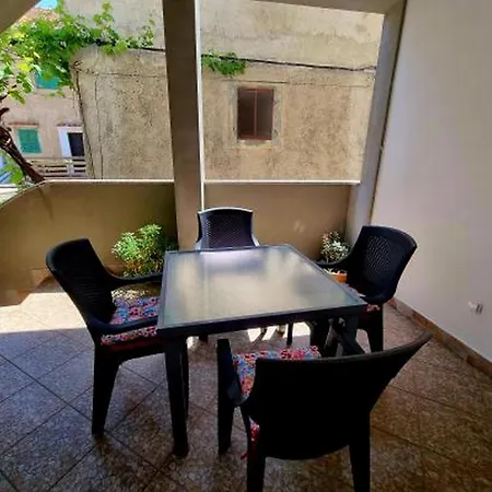 Apartment Vida 1Floor In The Old Part Of Baska Exterior photo