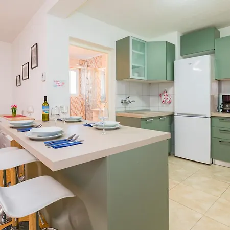 Apartment Vida 1Floor In The Old Part Of Baska Exterior photo