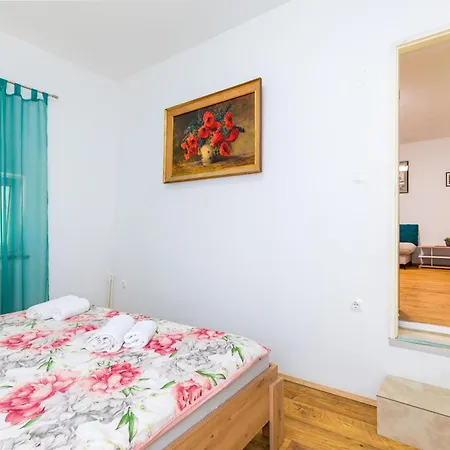 Apartment Vida 1Floor In The Old Part Of Baska Exterior photo