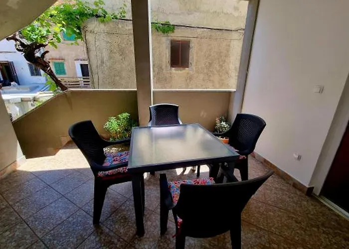 Apartment Vida 1Floor In The Old Part Of Baska
