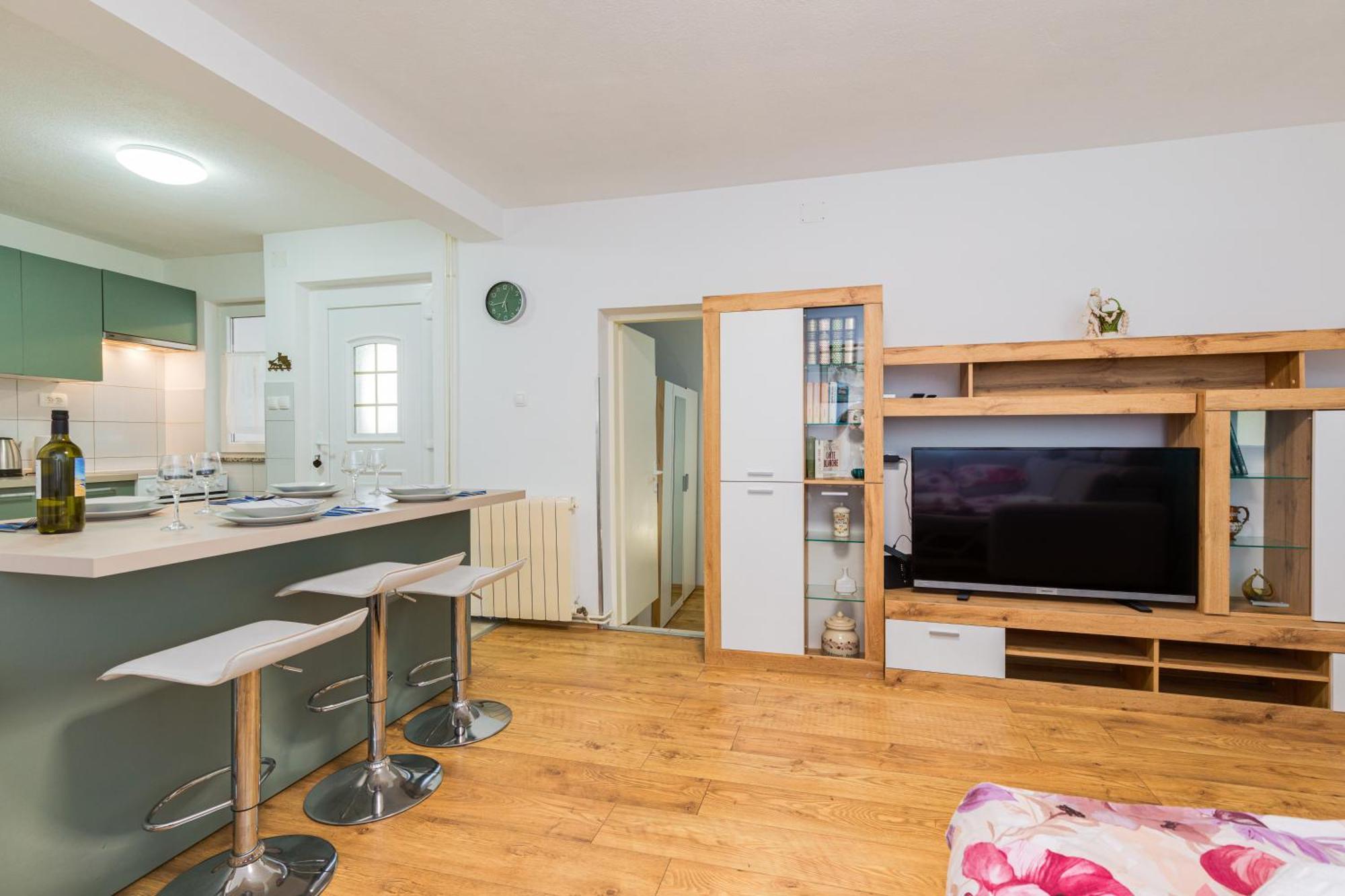 Apartment Vida 1floor In The Old Part Of *